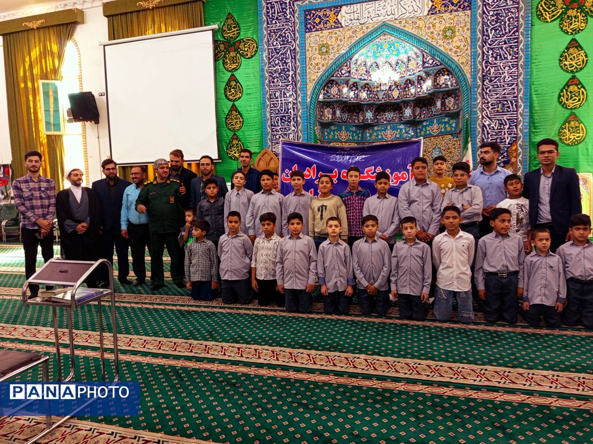 قدمی هم‌سنگر ایمان؛ از مدرسه تا صف نماز جمعه
