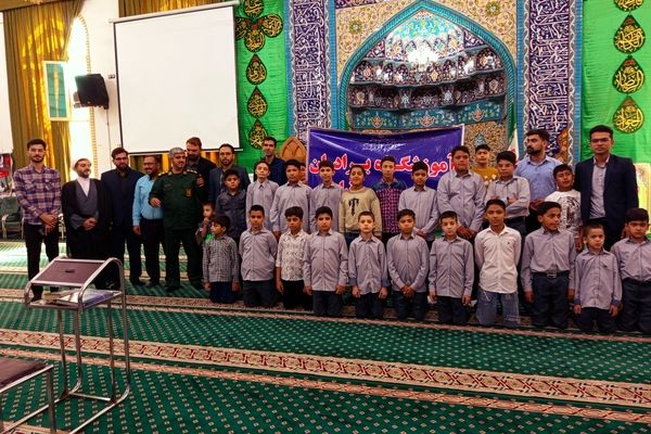 قدمی هم‌سنگر ایمان؛ از مدرسه تا صف نماز جمعه