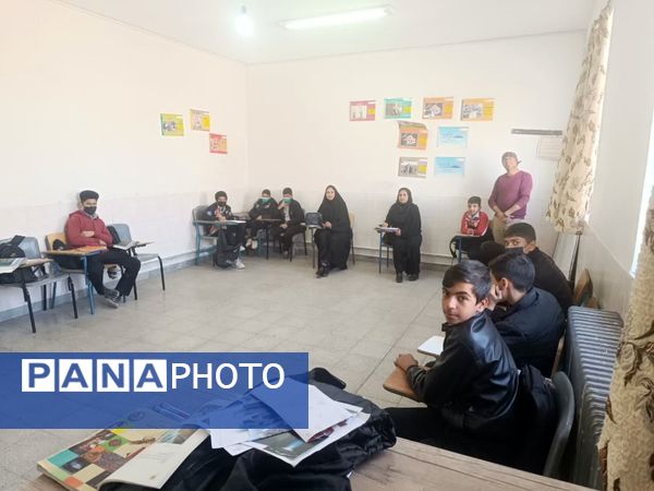 بازدید معاون آموزشی و کارشناس آموزش متوسطه اداره آموزش و پرورش خاتم 