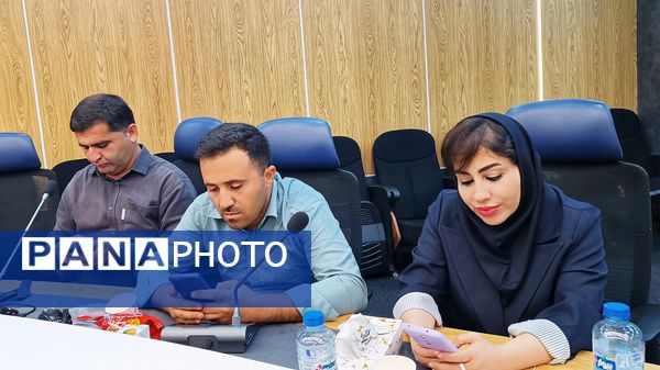 نشست خبری نماینده بویراحمد دنا و مارگون با خبرنگاران 