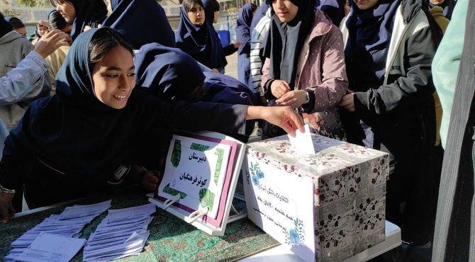انتخابات شورای دانش آموزی در دبیرستان کوثر فرهنگیان 