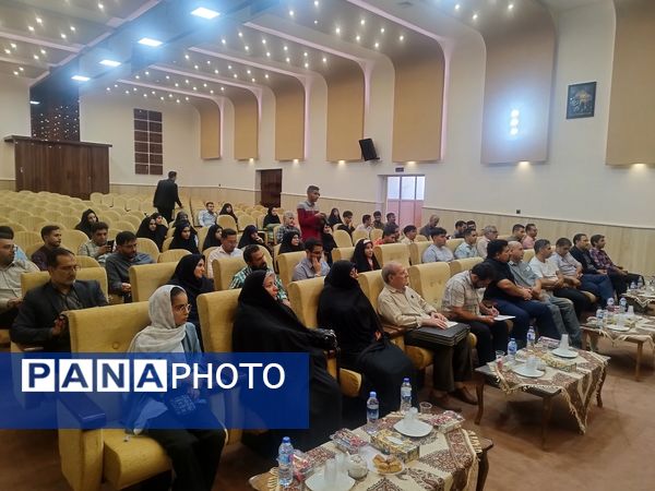 تجلیل از اصحاب رسانه توسط فرماندار و شهرداری‌های برخوار در سالن فرمانداری برخوار 