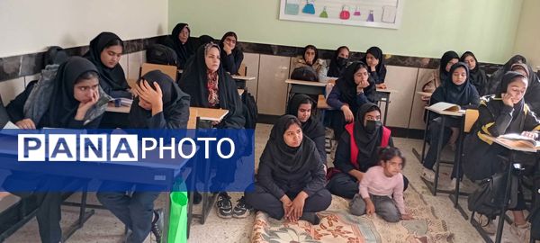 دومین جلسه هدایت تحصیلی پایه نهم در دبیرستان مادرمهربان خلیل آباد