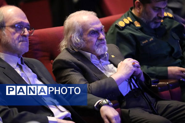 آیین تقدیر از برگزیدگان بیست و ششمین جشنواره تئاتر استان قم