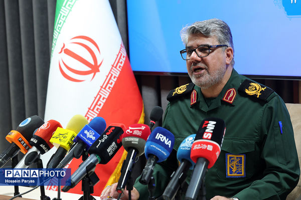 نشست خبری سردار سرتیپ دوم پاسدار هادی ملانوری، فرمانده سپاه حفاظت هواپیمایی