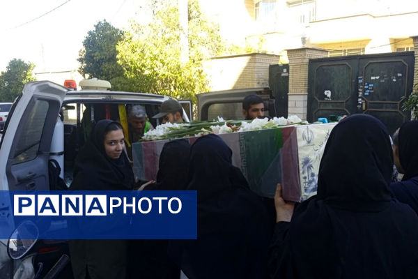 استقبال از شهید گمنام به میزبانی دبیرستان در ادب 