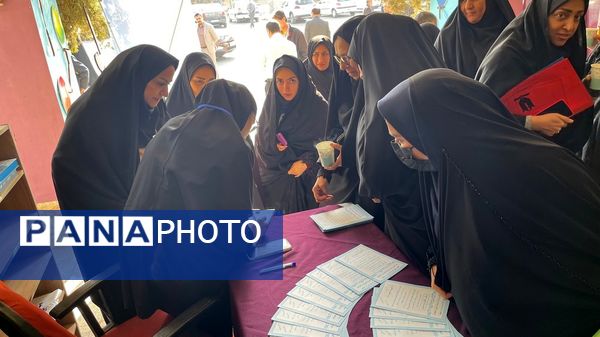 بازدید مدیران مدارس غیردولتی ناحیه ۷ مشهد از نمایشگاه کتاب