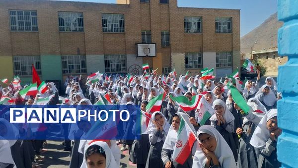 یک پرچم، یک نقشه، یک صدا: همبستگی و عشق به وطن در مدرسه پروین اعتصامی شازند