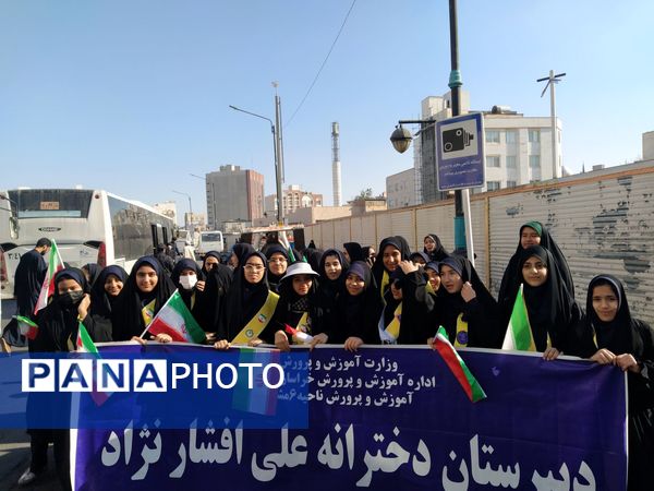  راهپیمایی  روز دانش آموز در مشهد با قلب هایی از جنس عزای حضرت فاطمه (س)