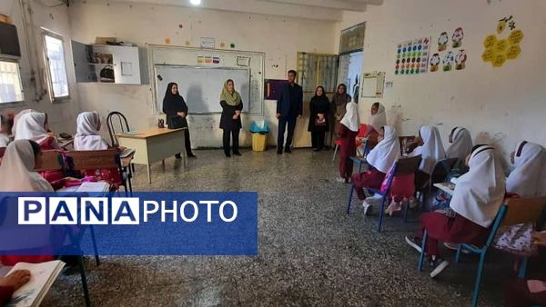 بازدید مدیر آموزش و پرورش حاجی آباد از دبستان استقلال