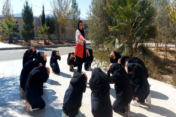 گرامیداشت هفته پدافند غیر عامل در دبیرستان نمونه دولتی برکت خاتم