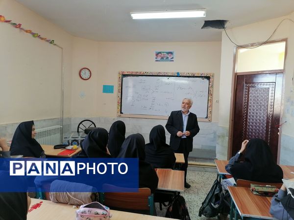 جلسه جهاد اسلامی حجاب و عفاف دختران در دبیرستان حاج مهدی روحانی شهرستان خلیل آباد 