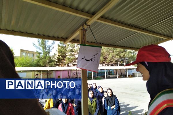 زنگ مهر و مقاومت در دبیرستان استعدادهای درخشان فرزانگان شهریار طنین‌انداز شد
