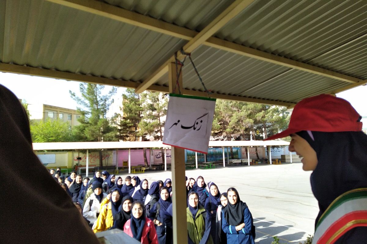 زنگ مهر و مقاومت در دبیرستان استعدادهای درخشان فرزانگان شهریار طنین‌انداز شد
