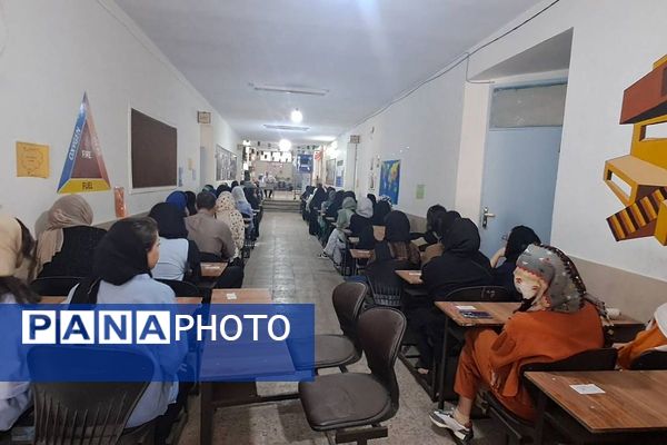 جلسه توجیهی هدایت تحصیلی با حضور مشاورین تحصیلی در دبیرستان فرزانگان شهرستان قدس