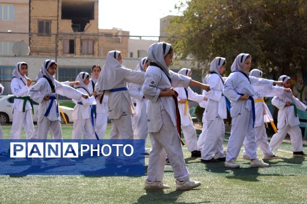 برگزاری المپیاد ورزشی درون مدرسه‌ای در بهارستان‌دو
