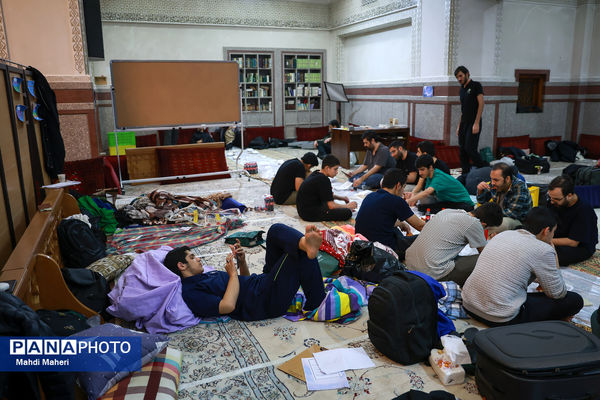 اعتکاف دانش‌آموزی در مسجد جامع شهرک غرب