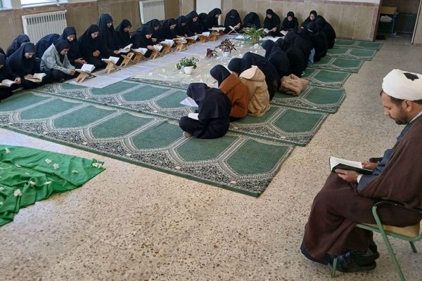محفل انس‌ با قرآن آموزشگاه فاطمة الزهرا و فجر شهرستان هوراند با عطر مهدوی