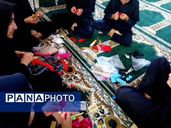 آموزش ساخت گل روبانی در دبیرستان دخترانه فاطمیه