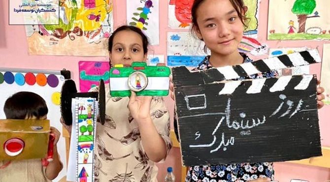 جشن روز ملی سینما برای کودکان تحت پوشش مؤسسه خیریه کنشگران توسعه فردا