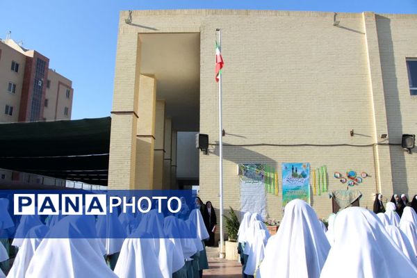 مراسم صبحگاه مهدوی در مدرسه شاهد نیک‌اندیشان