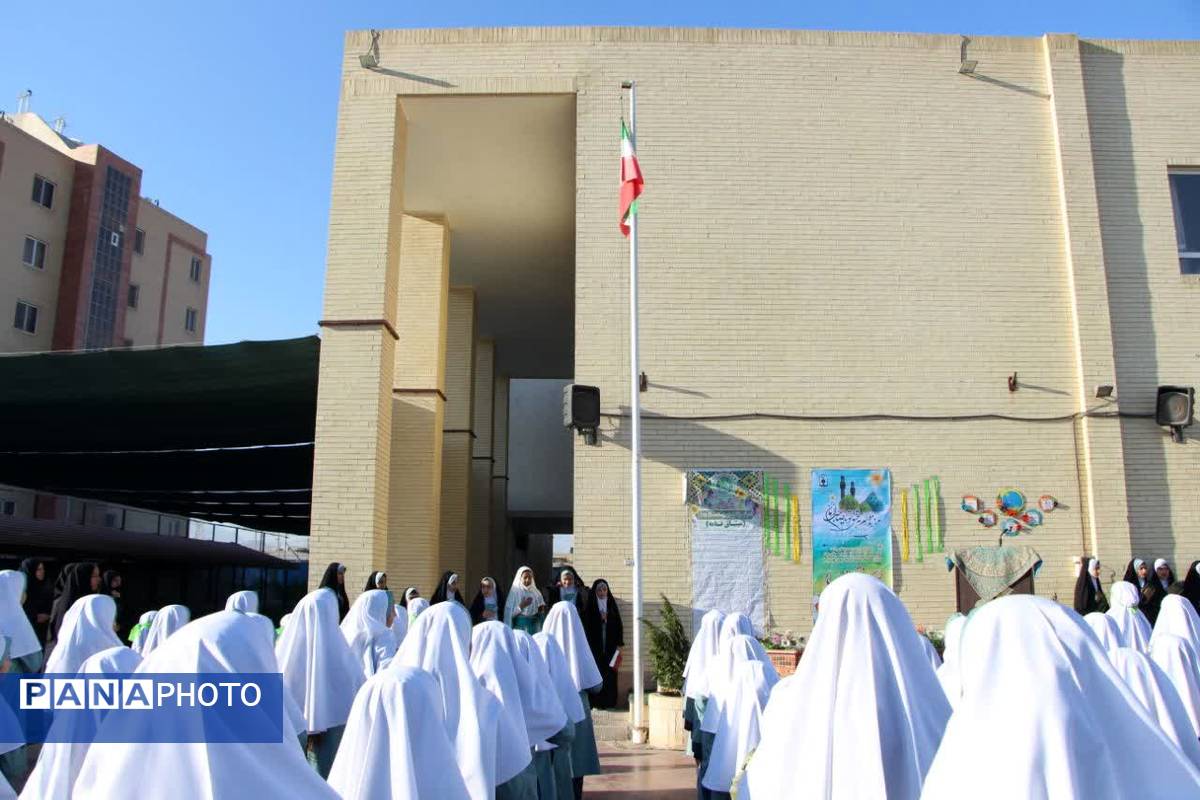 مراسم صبحگاه مهدوی در مدرسه شاهد نیک‌اندیشان