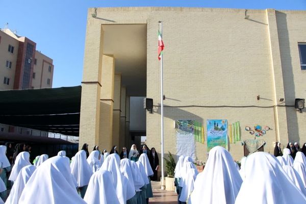 مراسم صبحگاه مهدوی در مدرسه شاهد نیک‌اندیشان