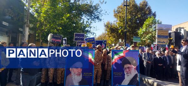 حضور پرشور دانش‌آموزان دبستان پسرانه فضیلت در راهپیمایی یوم‌الله ۱۳آبان 