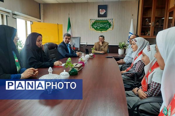 دیدار دانش آموزان پیشتاز پاکدشت با مدیرکل آموزش و پرورش شهرستانهای تهران