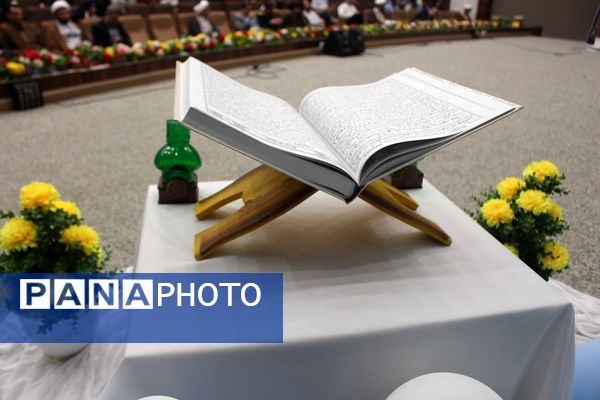 تقدیر از دانش‌آموزان و فرهنگیان برگزیده مسابقات قرآنی در استان قم