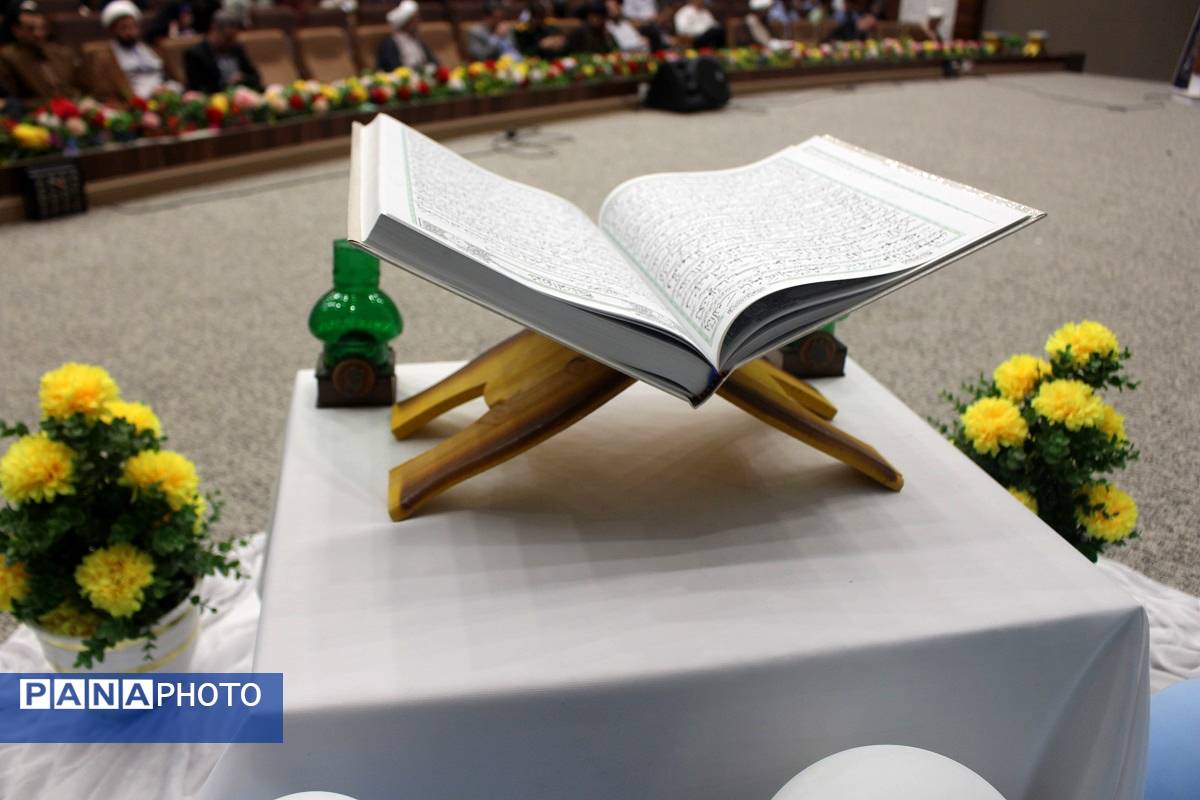 تقدیر از دانش‌آموزان و فرهنگیان برگزیده مسابقات قرآنی در استان قم