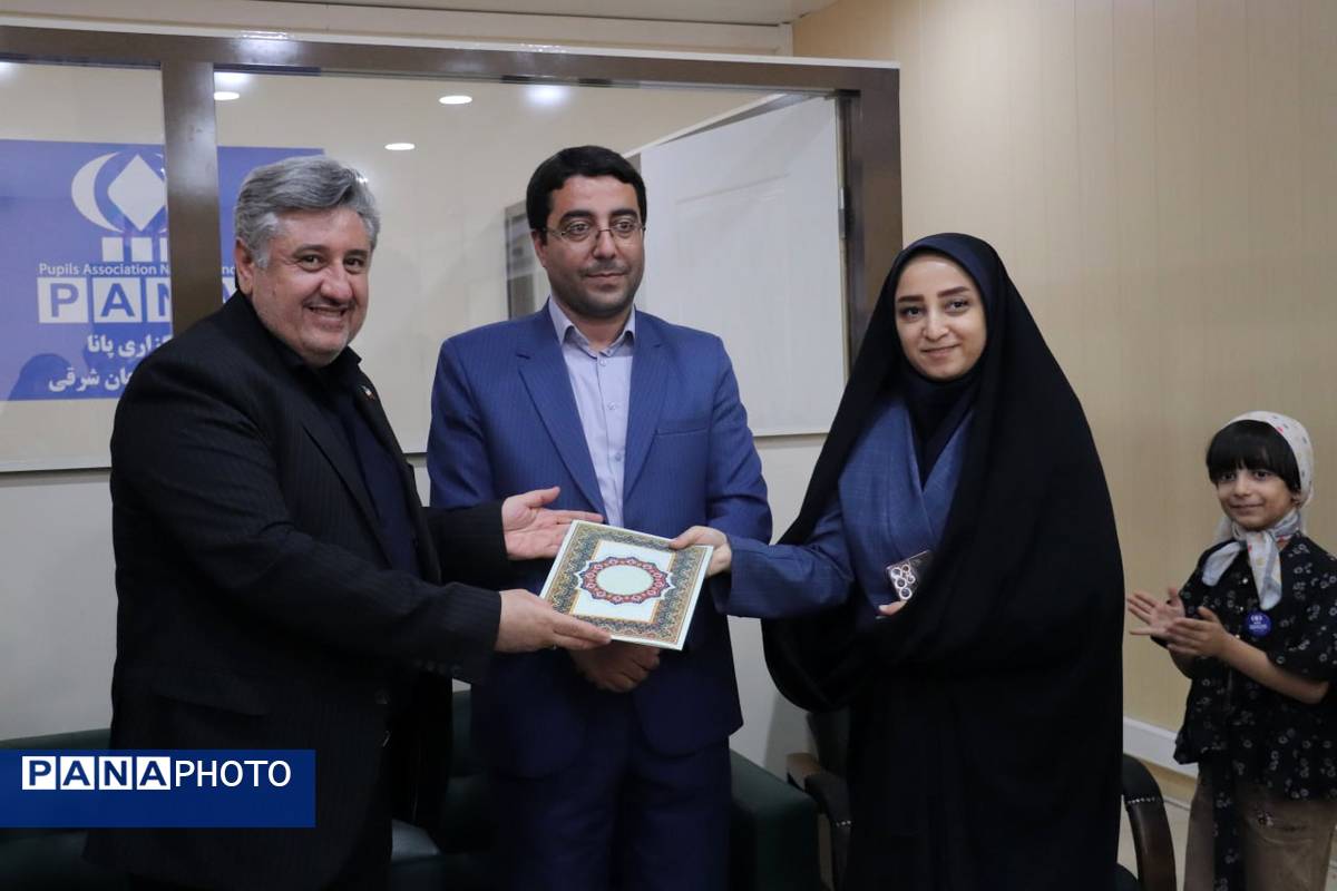 حضور مدیرکل فرهنگ و ارشاد اسلامی آذربایجان شرقی در دفتر خبرگزاری پانا استان به‌مناسبت روز خبرنگار