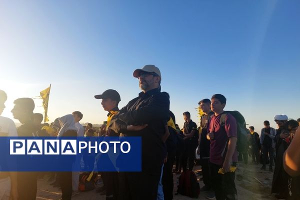 مراسم استقبال از کاروان زائرین پیاده دانش‌آموزی در مشهد