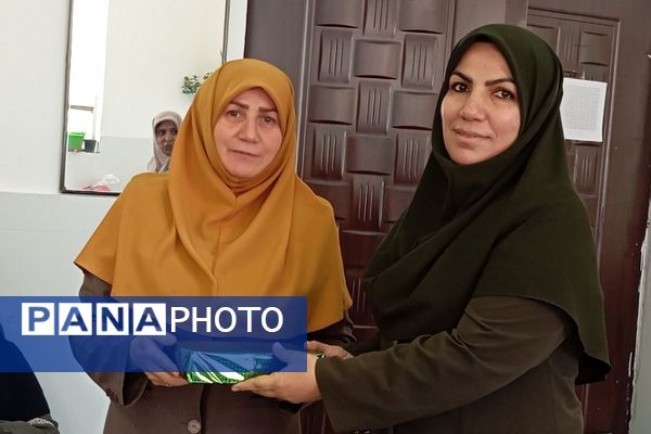 نشست کتابخوان مدرسه‌ای در دبیرستان دخترانه جوادالائمه بهارستان‌دو