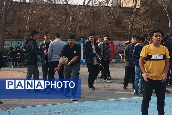 برگزاری فینال مسابقات والیبال گروهی درون مدرسه‌ای در دبیرستان شاهد ابوذر غفاری 