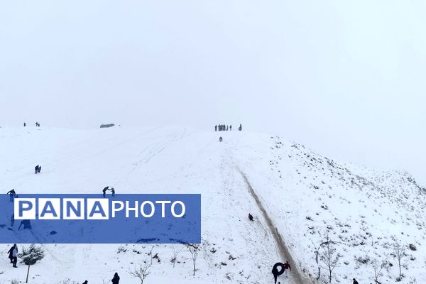  برف بازی مردم نیشابور در روستای برف ریز 