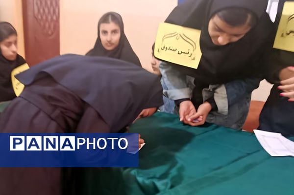مراسم انتخابات شورای دانش آموزی در دبستان شهید رحمت الله قلعه یزدانی و آموزشگاه آیت الله اراکی