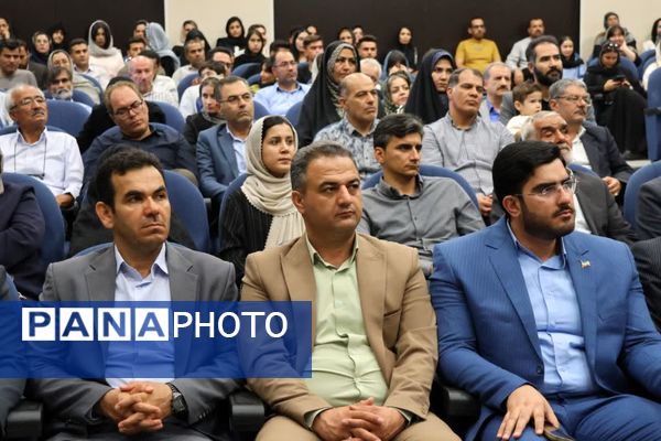 آیین رونمایی از کتاب «از خانه تا کارخانه» در جاجرم 