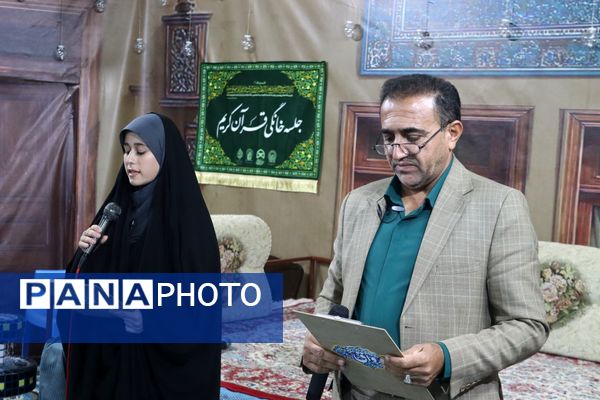 برنامه قرآنی «رواق» میزبان محفلی قرآنی