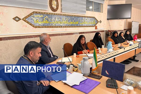 نخستین جلسه ستاد شناسای معلمان نمونه در شهرستان قدس