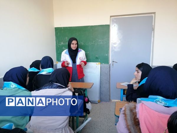 نواختن زنگ زلزله در دبیرستان کوشش شهرستان فاروج 