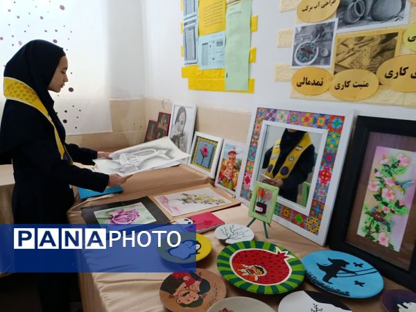 نمایشگاه ماها در دبیرستان فرزانگان