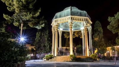 با لسان الغیب درکنار نیمکت ها




