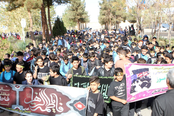 مجتمع مدارس سما کاشان ۱۳ آبان را با یاد شهدا و نام زهرا(س) گرامی داشت