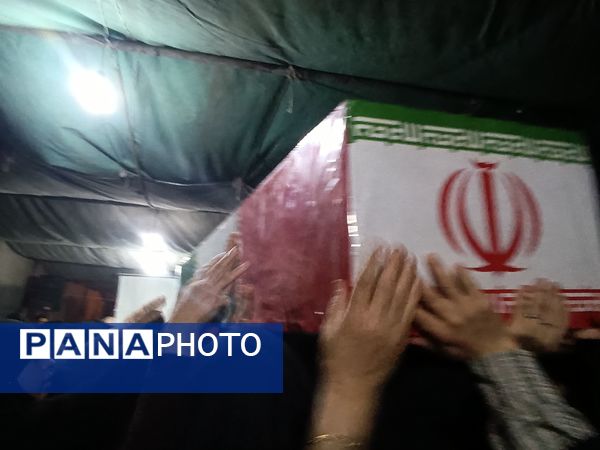 تشییع پیکر شهید گمنام در نمایشگاه یاس کبود 