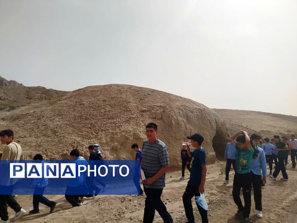 برگزاری اردوی علمی-تفریحی فسیل شناسی دبیرستان نمونه دولتی دانش 