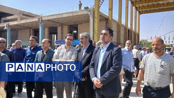سخنرانی معاون مدیرکل و مدیر آموزش و پرورش کاشان در نماز جمعه و برگزاری میز خدمت در مصلی