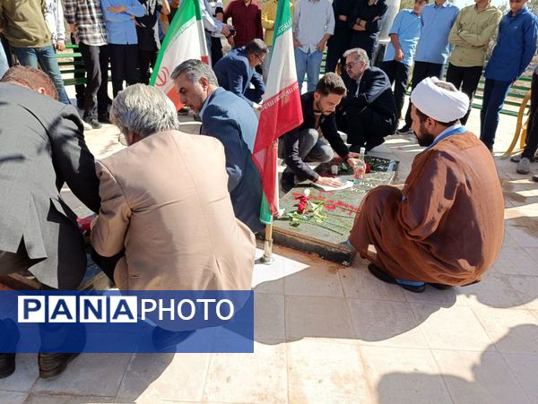 غبارروبی مزار شهدای گمنام دانشگاه آزاد اسلامی واحد کاشمر 