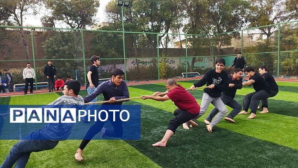مسابقات طناب کشی شهید پارسا منصور در دبیرستان شاهد ابوذر غفاری 