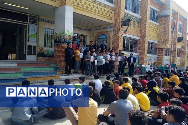 تقدیر از دانش‌آموزان برتر دبیرستان شاهد سردار شهید قاجاریان 